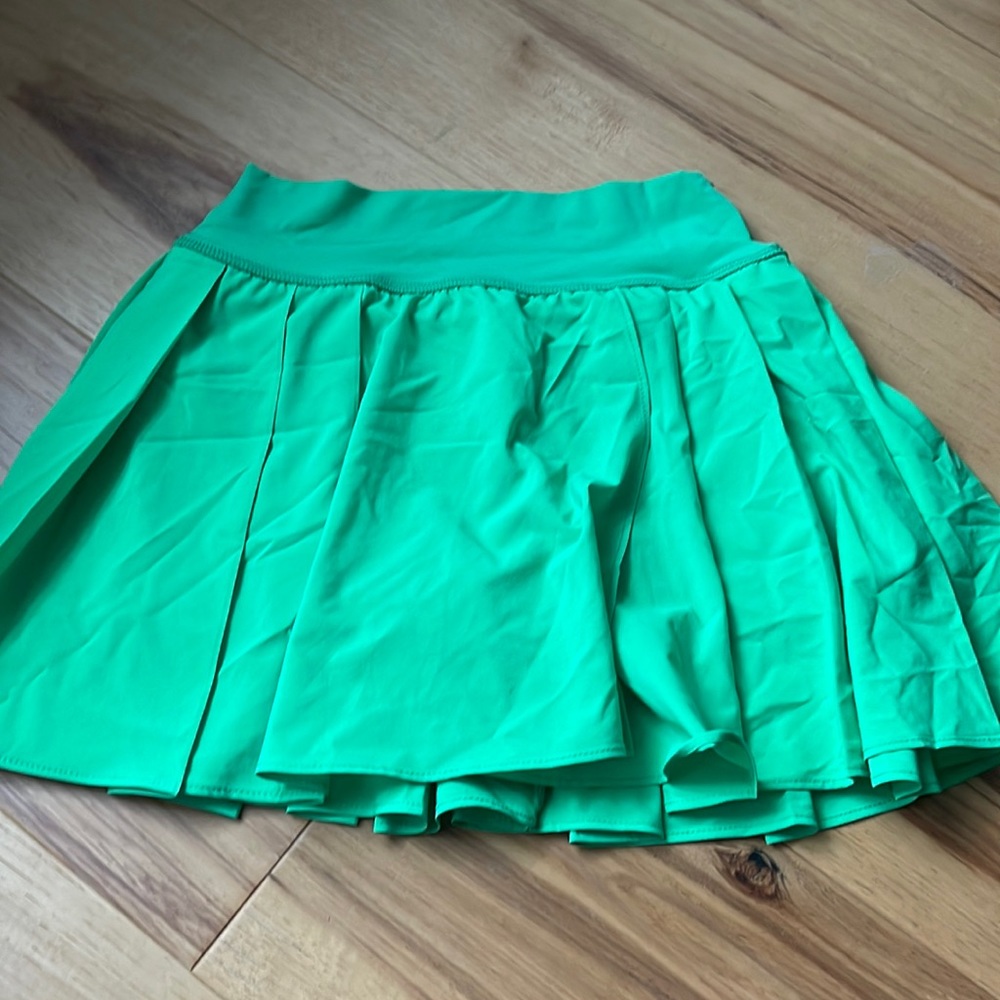 Like green aerie tennis skirt